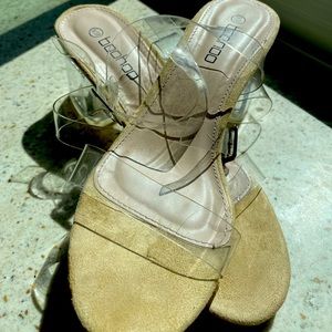 Perfect neutral heels 👠